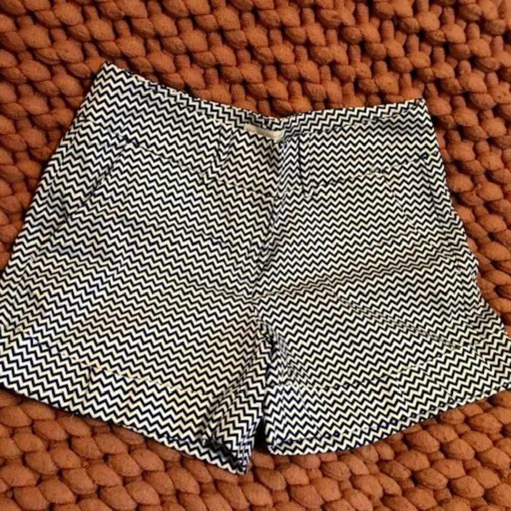 Blue/White Chevron Striped New York & Company shorts, size 4